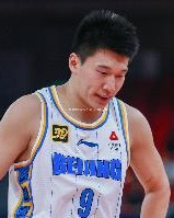 浴血赛场！媒体人：雷蒙让全场观众为之动容 用拼搏&amp;韧性赢得尊重