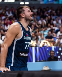 前斯洛文尼亚主教练透露：东契奇成功减重12公斤，但球队仍需钱查尔与内博助力